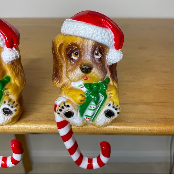 Vintage Christmas Dogs Plastic Mantle Stocking Holder Set Of 2 Candy Cane - Picture 4 of 16